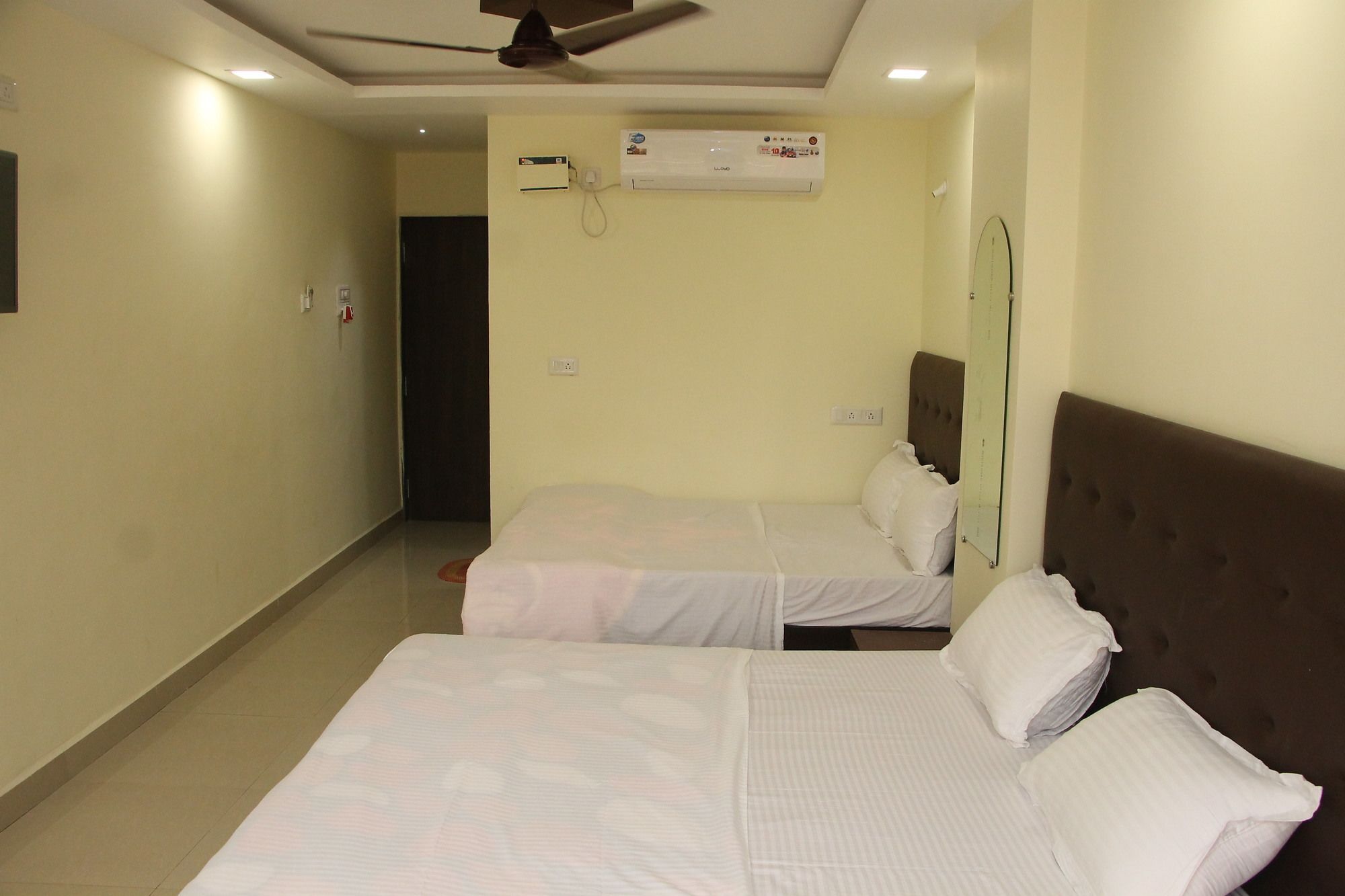 Swaraj The Goan Dream Hotel Calangute Buitenkant foto