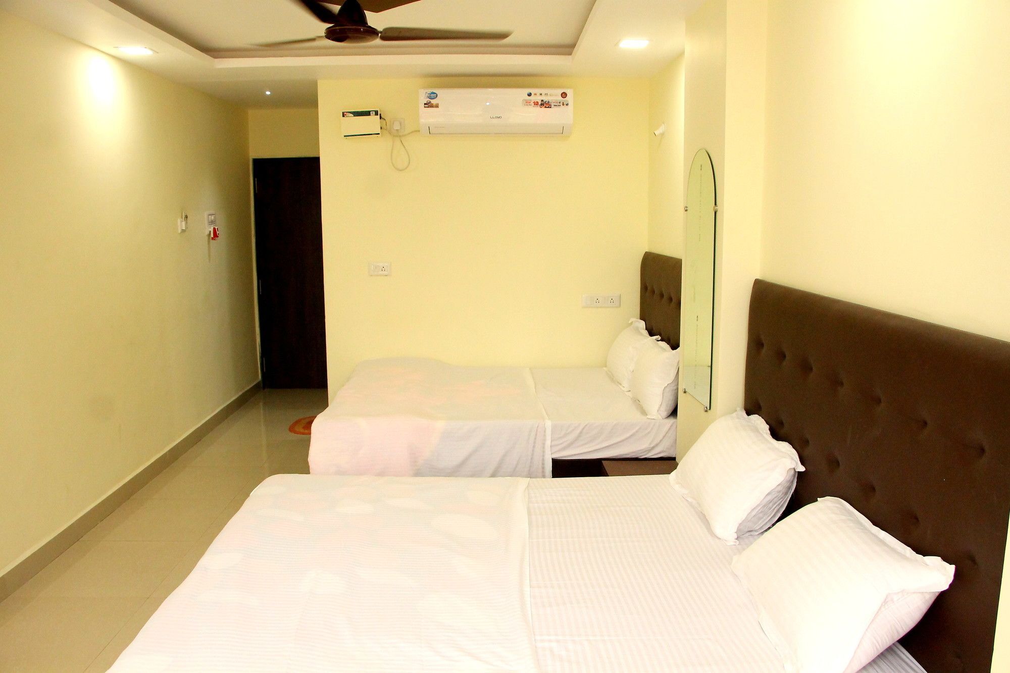 Swaraj The Goan Dream Hotel Calangute Buitenkant foto